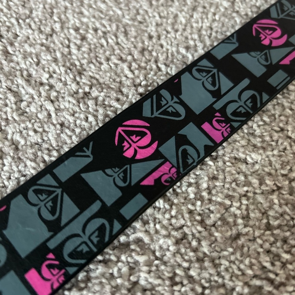 Y2K skater style Roxy belt